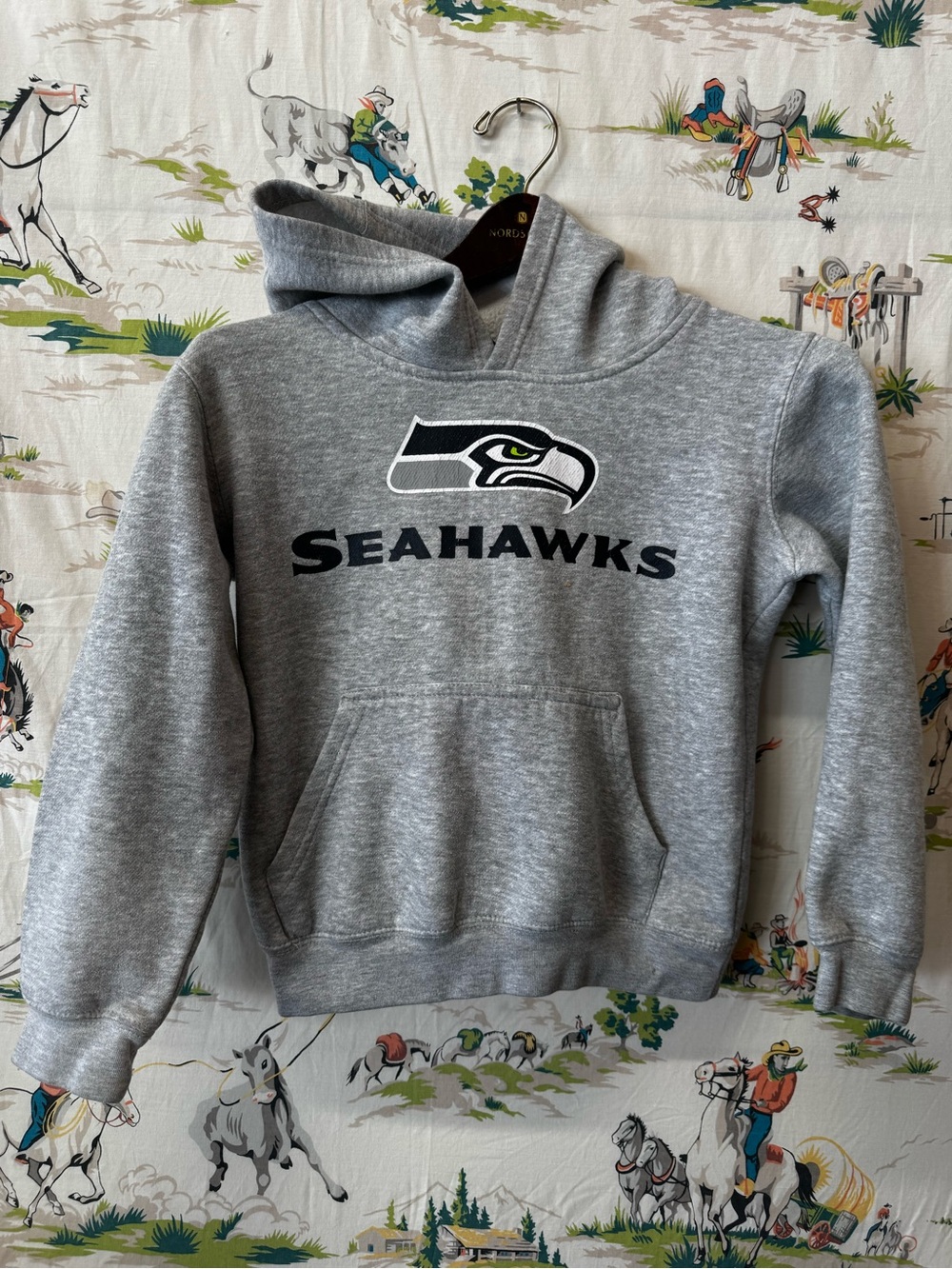 NFL Gray Seahawks Pullover Hoodie with Team Logo - youth size small